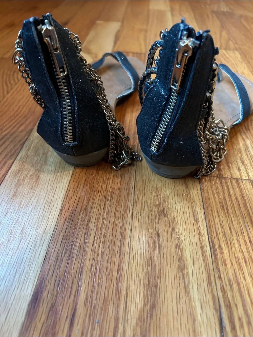 Zigi Soho Thong Sandals with Gold Chain Anklet